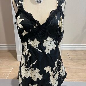 Chic Black and Cream Floral Lace Chemise